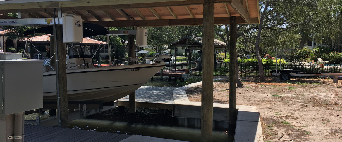 Boathouse with lift - Trident H2O