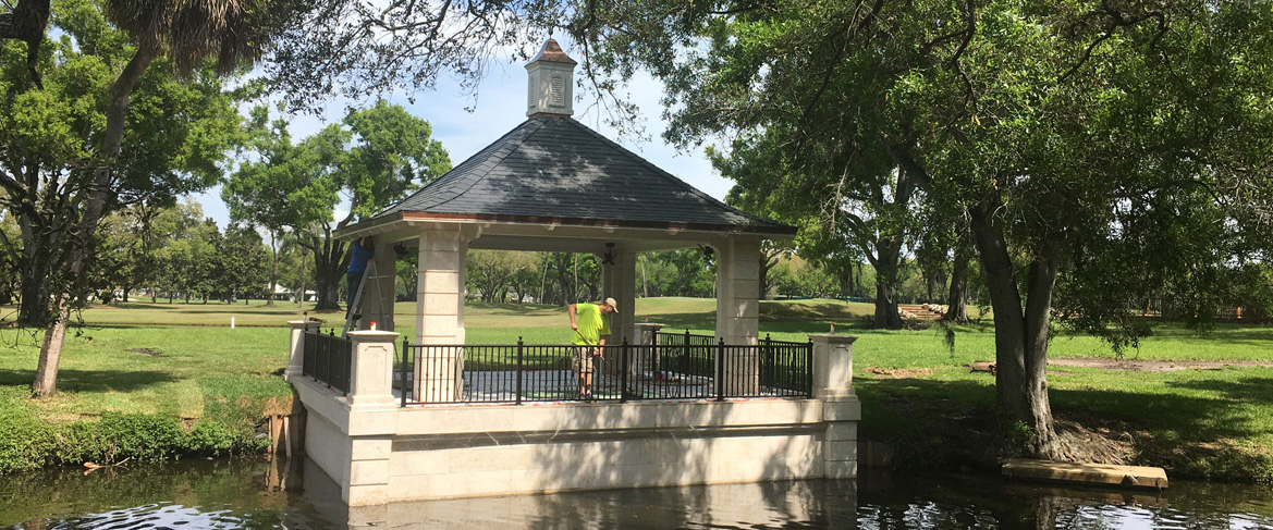 Boathouse with lift - Trident H2O