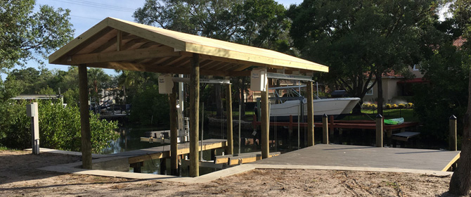 Boathouse with lift - Trident H2O